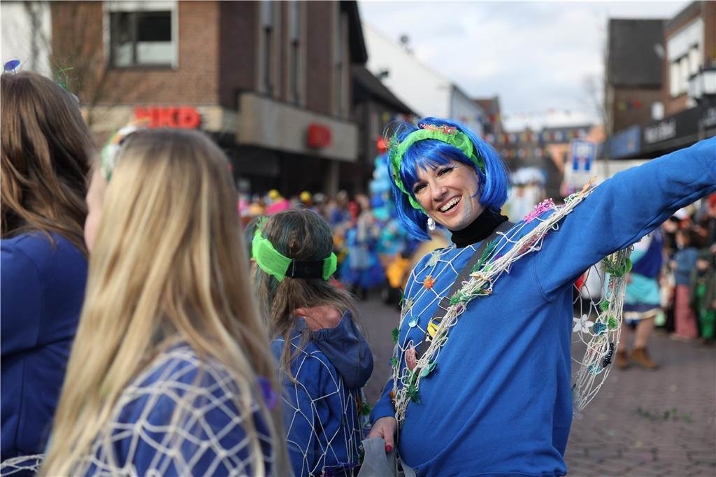 Karnevalsumzug durch Olfen 2024: Die schönsten Fotos von Nelkendienstag - Teil 2 Eindrücke vom Karnevalsumzug 2024 in Olfen