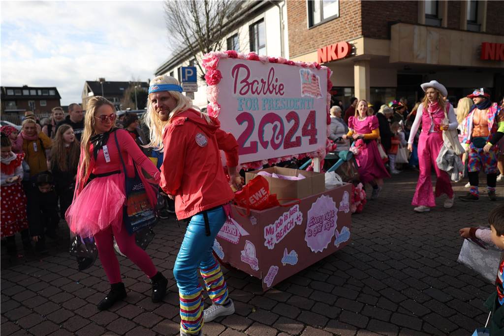 Karnevalsumzug durch Olfen 2024: Die schönsten Fotos von Nelkendienstag - Teil 2 Eindrücke vom Karnevalsumzug 2024 in Olfen