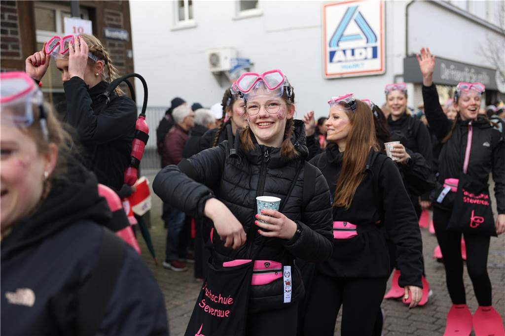 Karnevalsumzug durch Olfen 2024: Die schönsten Fotos von Nelkendienstag - Teil 2 Eindrücke vom Karnevalsumzug 2024 in Olfen
