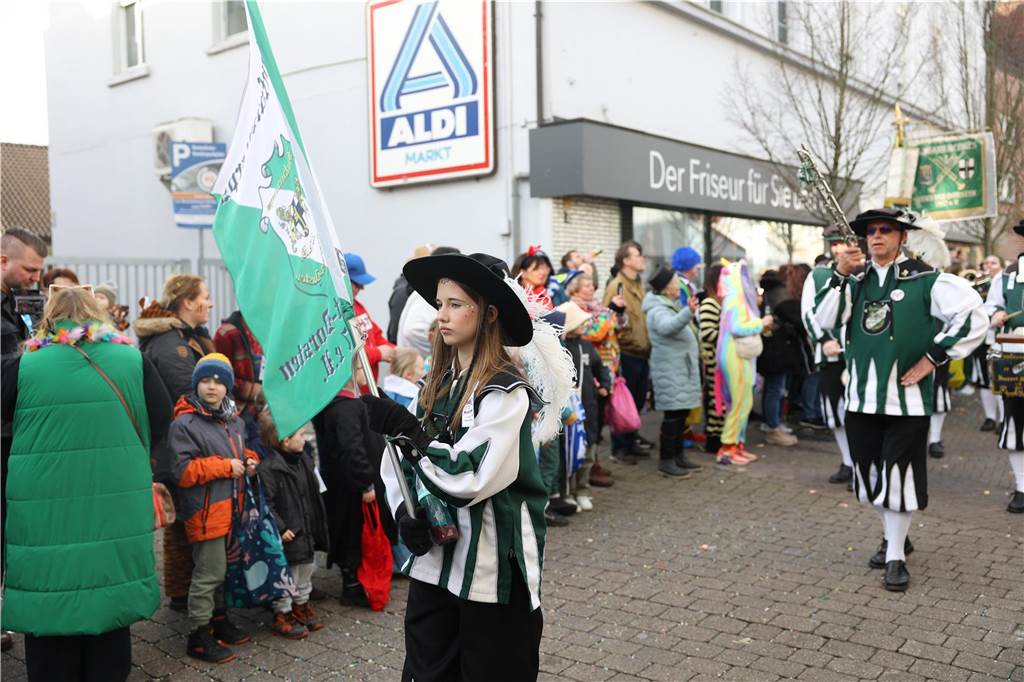 Karnevalsumzug durch Olfen 2024: Die schönsten Fotos von Nelkendienstag - Teil 2 Eindrücke vom Karnevalsumzug 2024 in Olfen