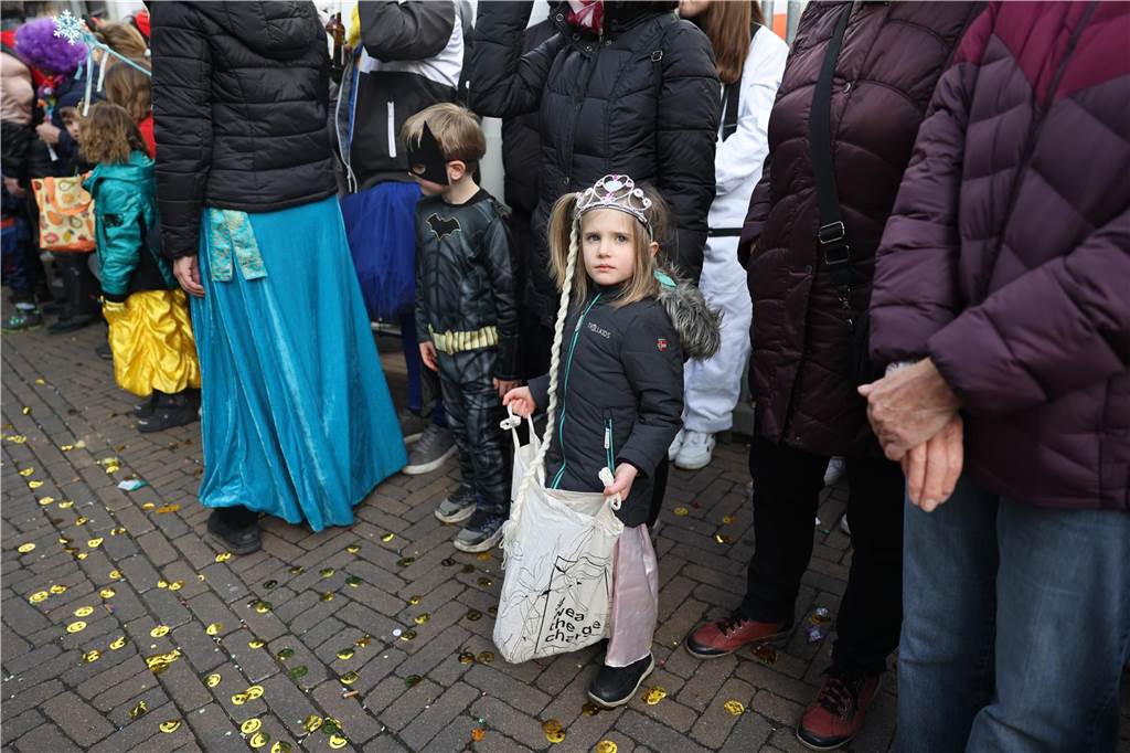 Karnevalsumzug durch Olfen 2024: Die schönsten Fotos von Nelkendienstag - Teil 2 Eindrücke vom Karnevalsumzug 2024 in Olfen