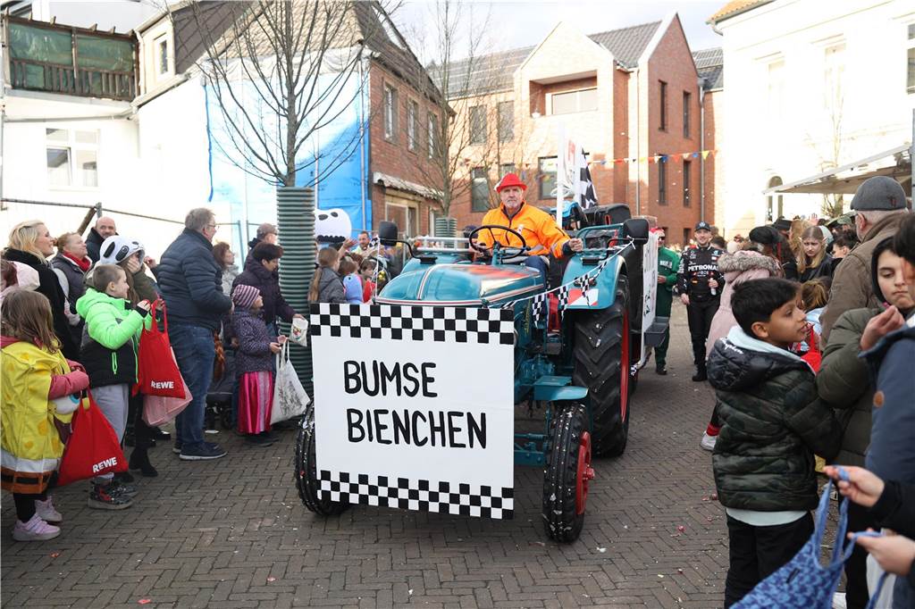 Karnevalsumzug durch Olfen 2024: Die schönsten Fotos von Nelkendienstag - Teil 2 Eindrücke vom Karnevalsumzug 2024 in Olfen