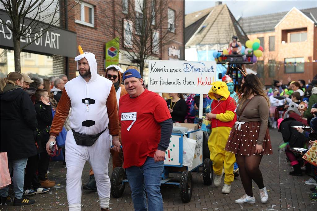 Karnevalsumzug durch Olfen 2024: Die schönsten Fotos von Nelkendienstag - Teil 2 Eindrücke vom Karnevalsumzug 2024 in Olfen