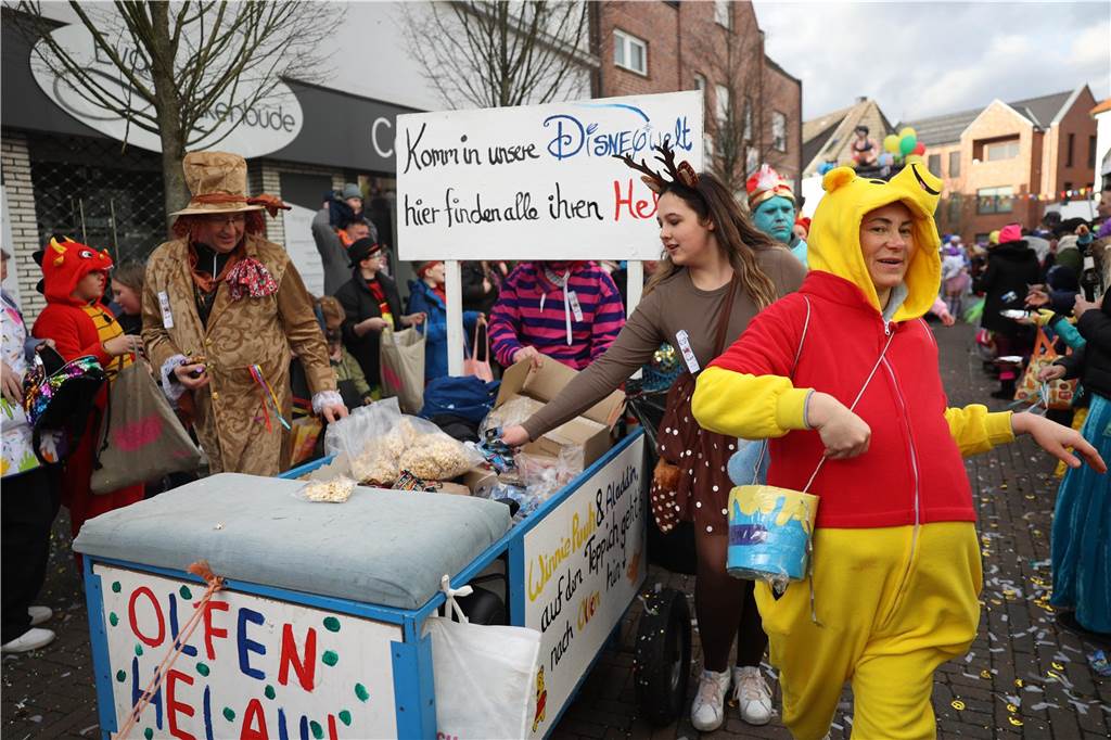 Karnevalsumzug durch Olfen 2024: Die schönsten Fotos von Nelkendienstag - Teil 2 Eindrücke vom Karnevalsumzug 2024 in Olfen