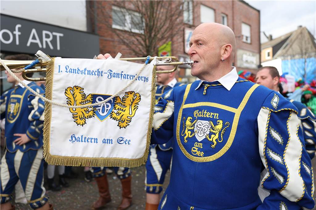 Karnevalsumzug durch Olfen 2024: Die schönsten Fotos von Nelkendienstag - Teil 3 Eindrücke vom Karnevalsumzug 2024 in Olfen