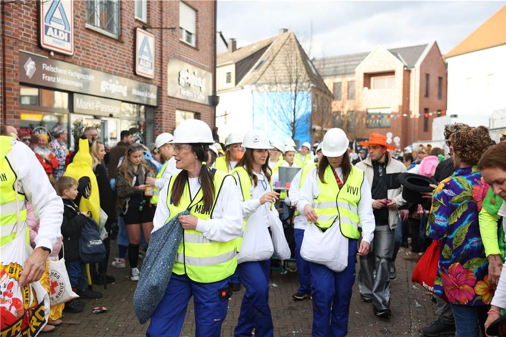 Karnevalsumzug durch Olfen 2024: Die schönsten Fotos von Nelkendienstag - Teil 3 Eindrücke vom Karnevalsumzug 2024 in Olfen