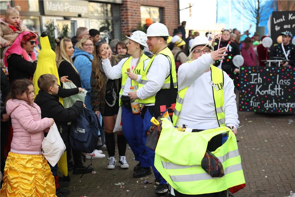 Karnevalsumzug durch Olfen 2024: Die schönsten Fotos von Nelkendienstag - Teil 3 Eindrücke vom Karnevalsumzug 2024 in Olfen