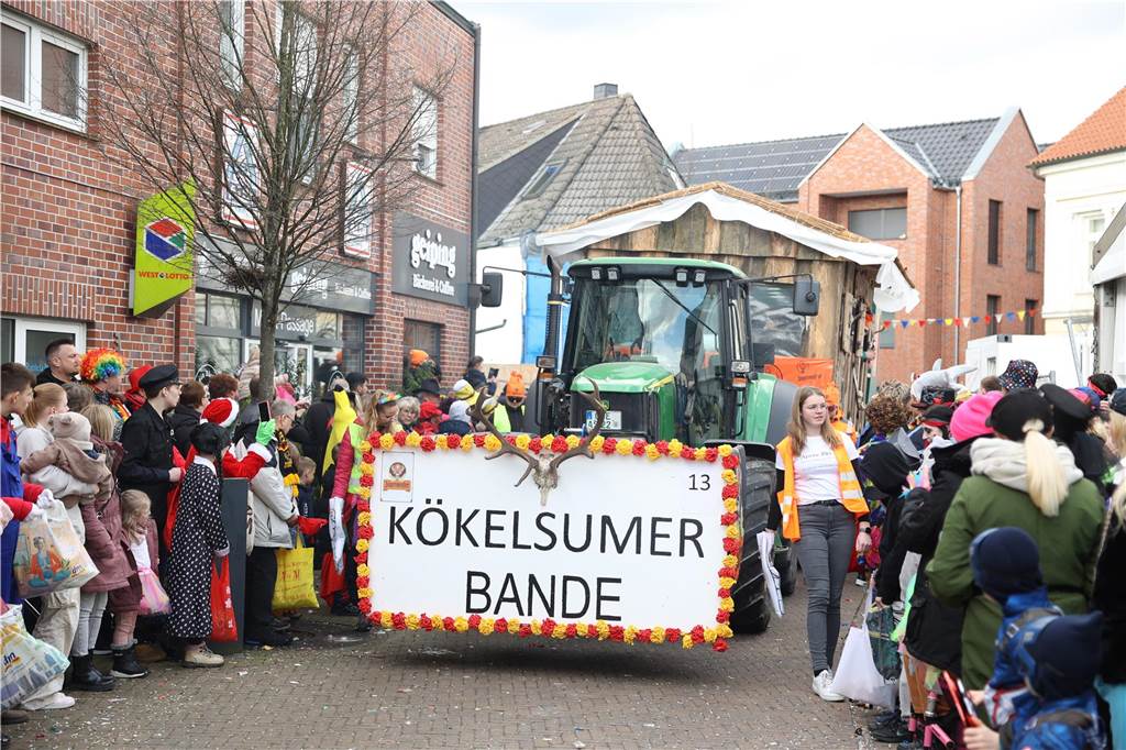 Karnevalsumzug durch Olfen 2024: Die schönsten Fotos von Nelkendienstag - Teil 3 Eindrücke vom Karnevalsumzug 2024 in Olfen