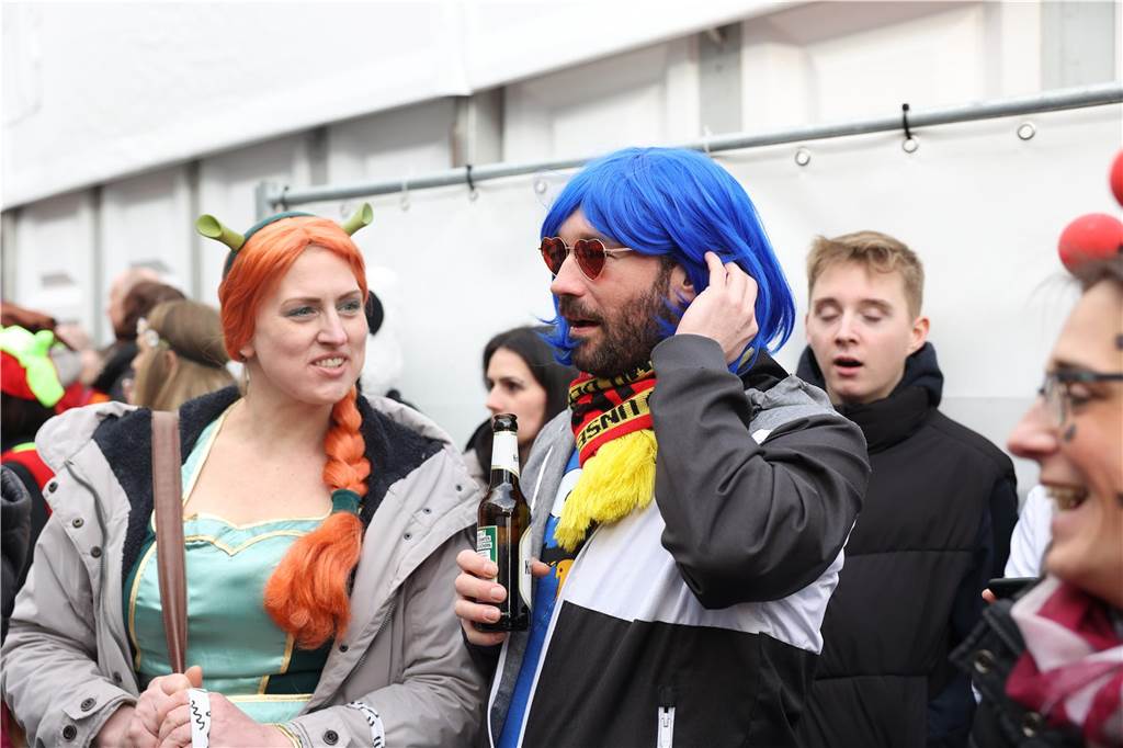 Karnevalsumzug durch Olfen 2024: Die schönsten Fotos von Nelkendienstag - Teil 3 Eindrücke vom Karnevalsumzug 2024 in Olfen