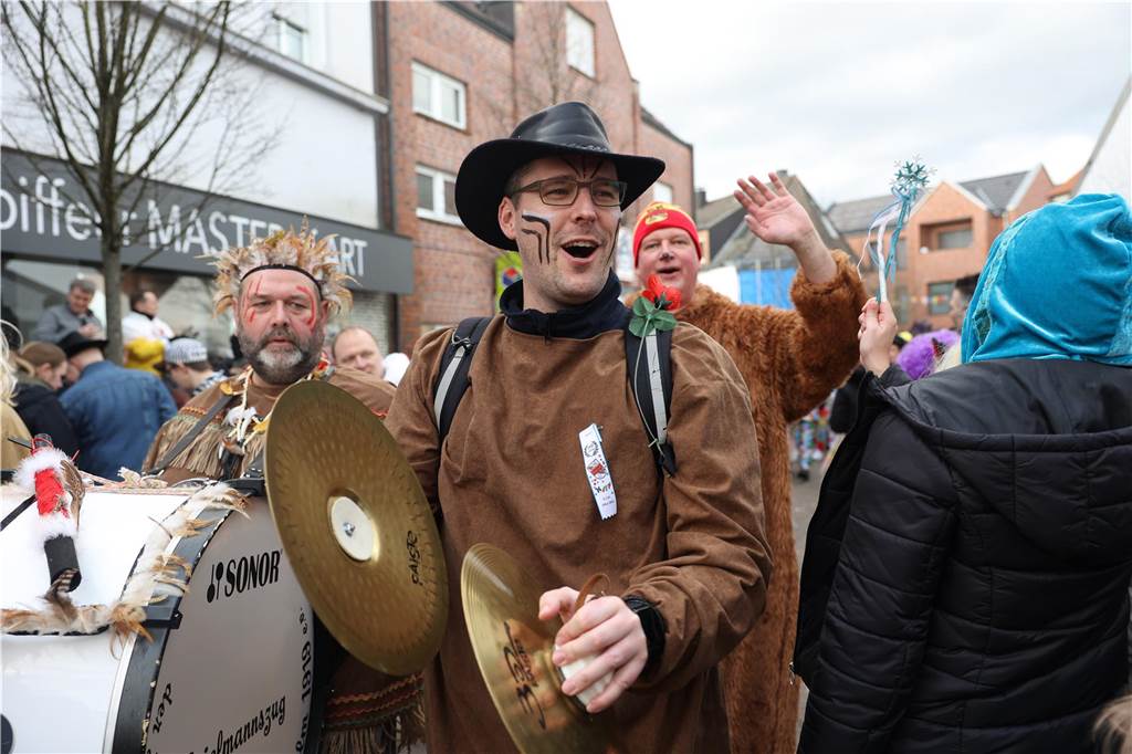 Karnevalsumzug durch Olfen 2024: Die schönsten Fotos von Nelkendienstag - Teil 3 Eindrücke vom Karnevalsumzug 2024 in Olfen