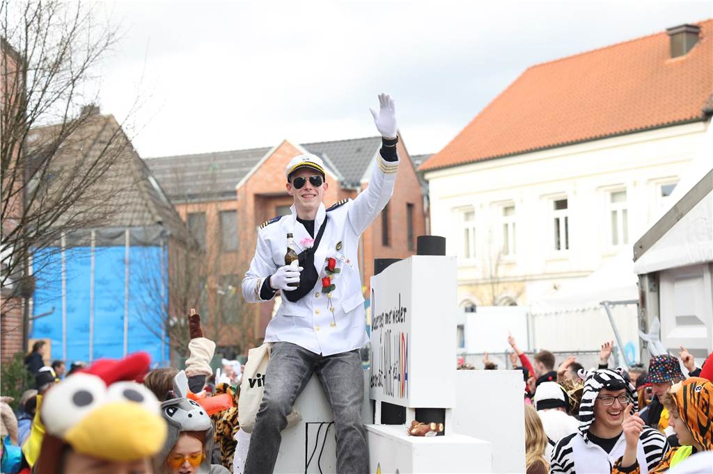 Karnevalsumzug durch Olfen 2024: Die schönsten Fotos von Nelkendienstag - Teil 3 Eindrücke vom Karnevalsumzug 2024 in Olfen