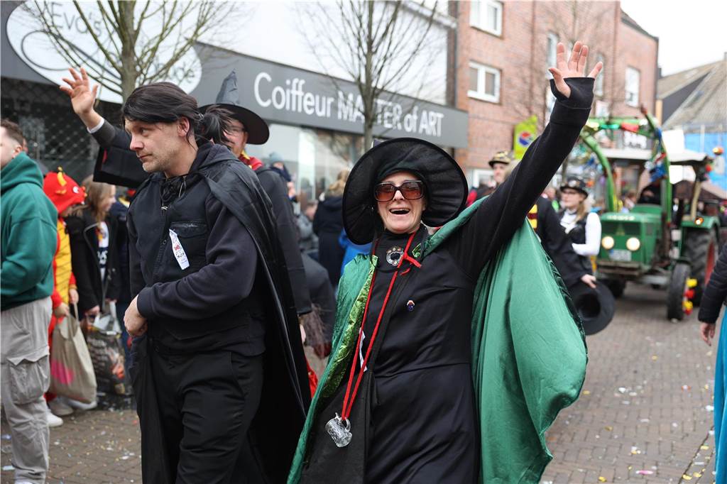 Karnevalsumzug durch Olfen 2024: Die schönsten Fotos von Nelkendienstag - Teil 3 Eindrücke vom Karnevalsumzug 2024 in Olfen