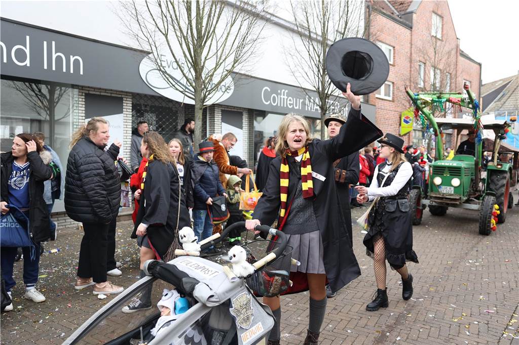 Karnevalsumzug durch Olfen 2024: Die schönsten Fotos von Nelkendienstag - Teil 3 Eindrücke vom Karnevalsumzug 2024 in Olfen