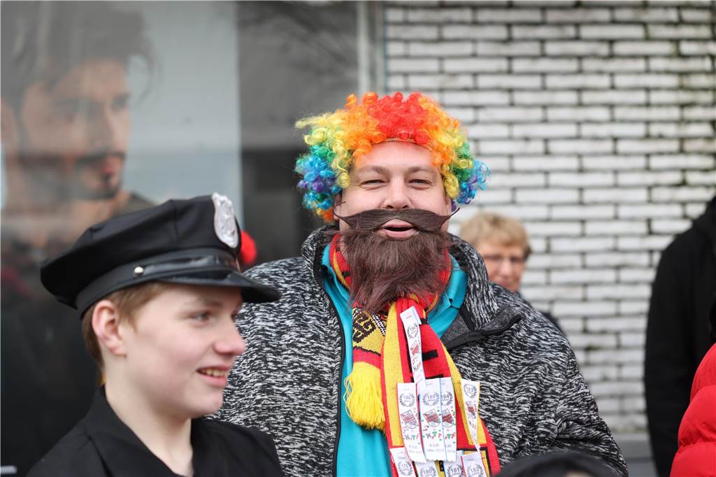 Karnevalsumzug durch Olfen 2024: Die schönsten Fotos von Nelkendienstag - Teil 1 Eindrücke vom Karnevalsumzug durch Olfen