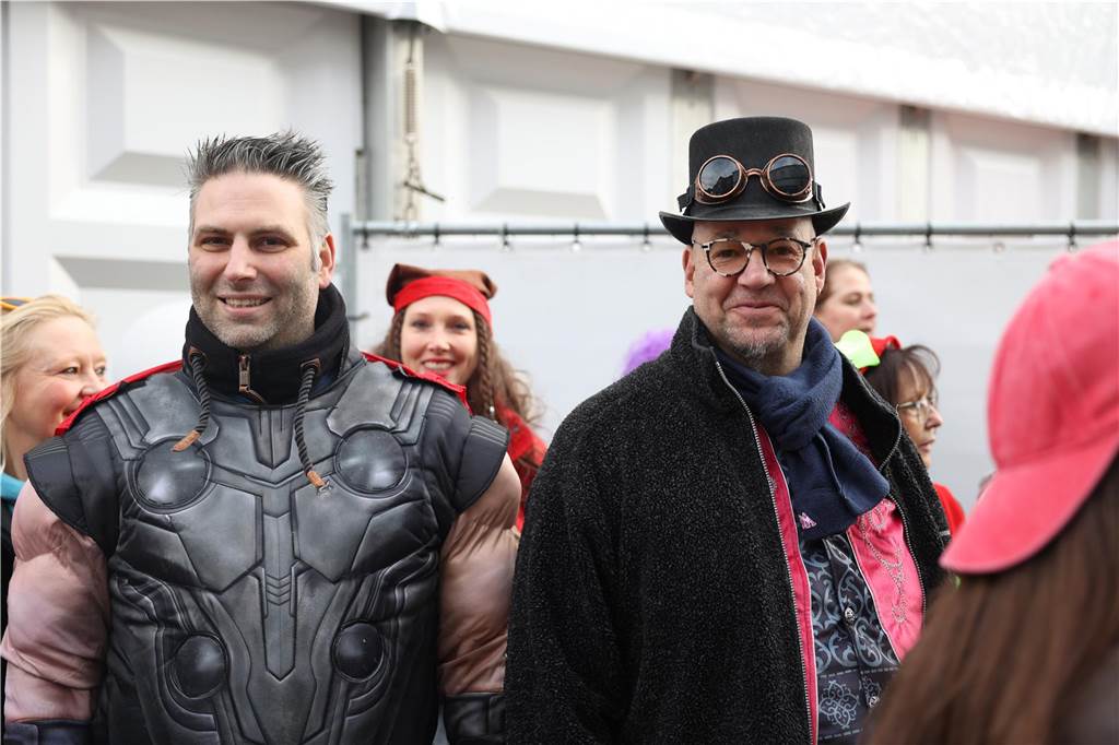 Karnevalsumzug durch Olfen 2024: Die schönsten Fotos von Nelkendienstag - Teil 1 Eindrücke vom Karnevalsumzug durch Olfen