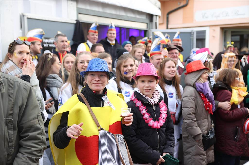Karnevalsumzug durch Olfen 2024: Die schönsten Fotos von Nelkendienstag - Teil 1 Eindrücke vom Karnevalsumzug durch Olfen