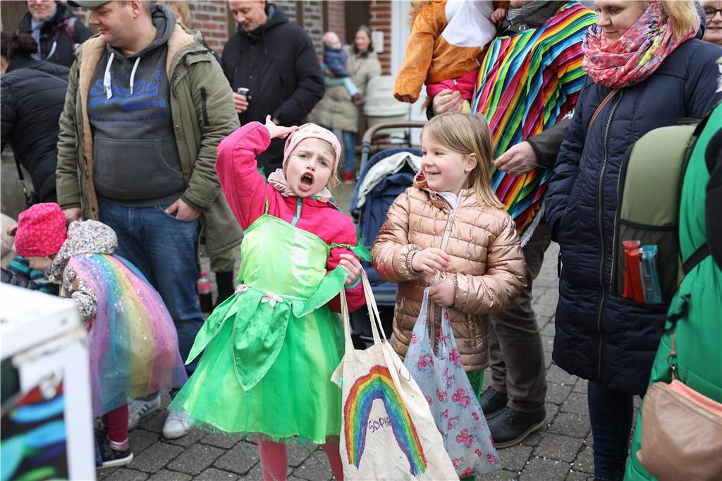 Karnevalsumzug durch Olfen 2024: Die schönsten Fotos von Nelkendienstag - Teil 1 Eindrücke vom Karnevalsumzug durch Olfen