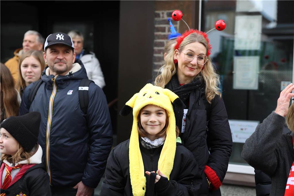 Karnevalsumzug durch Olfen 2024: Die schönsten Fotos von Nelkendienstag - Teil 1 Eindrücke vom Karnevalsumzug durch Olfen