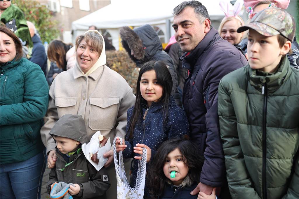 Karnevalsumzug durch Olfen 2024: Die schönsten Fotos von Nelkendienstag - Teil 1 Eindrücke vom Karnevalsumzug durch Olfen