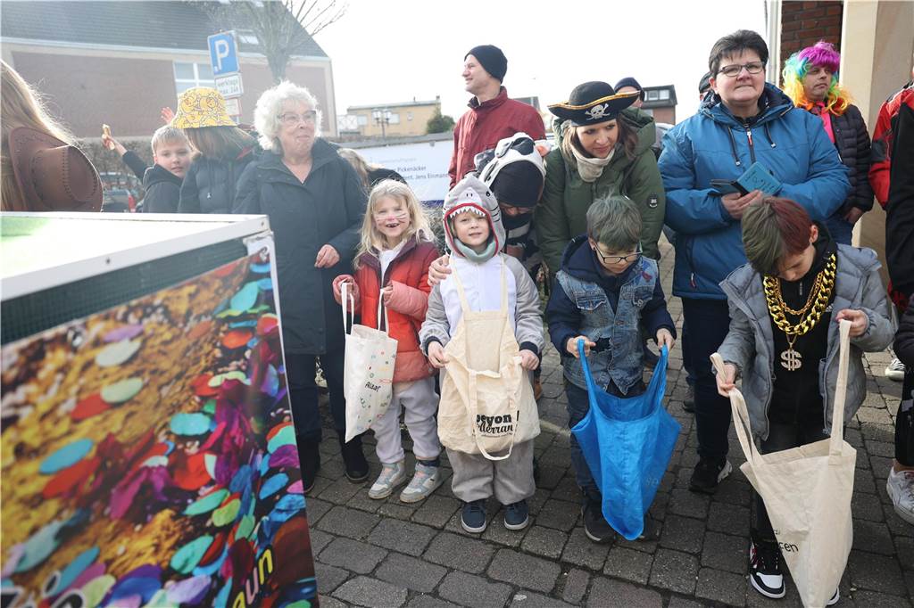Karnevalsumzug durch Olfen 2024: Die schönsten Fotos von Nelkendienstag - Teil 1 Eindrücke vom Karnevalsumzug durch Olfen