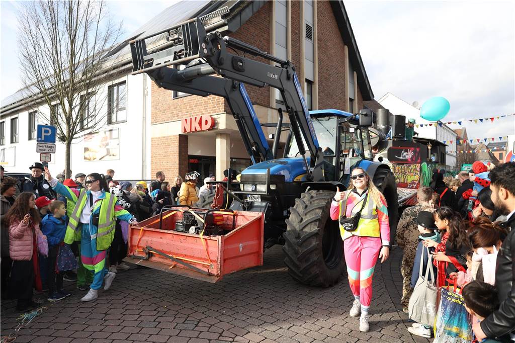 Karnevalsumzug durch Olfen 2024: Die schönsten Fotos von Nelkendienstag - Teil 1 Eindrücke vom Karnevalsumzug durch Olfen