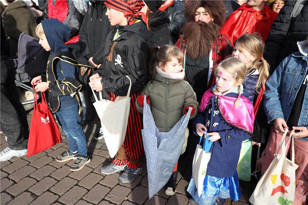 Karnevalsumzug durch Olfen 2024: Die schönsten Fotos von Nelkendienstag - Teil 1 Eindrücke vom Karnevalsumzug durch Olfen