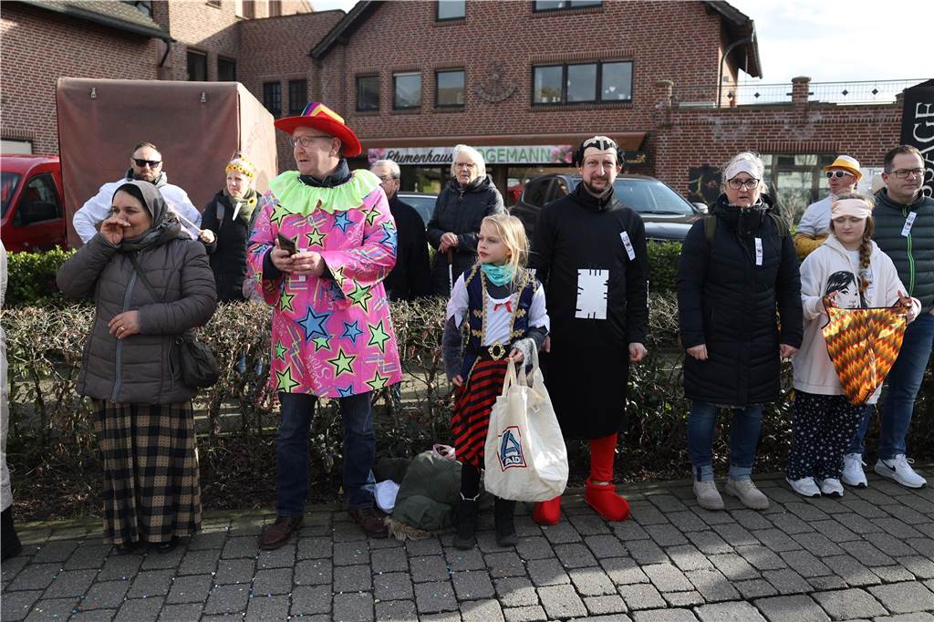 Karnevalsumzug durch Olfen 2024: Die schönsten Fotos von Nelkendienstag - Teil 1 Eindrücke vom Karnevalsumzug durch Olfen