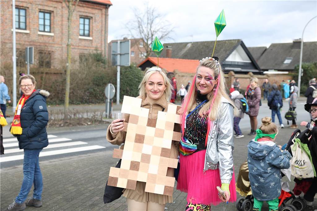 Karnevalsumzug durch Olfen 2024: Die schönsten Fotos von Nelkendienstag - Teil 1 Eindrücke vom Karnevalsumzug durch Olfen