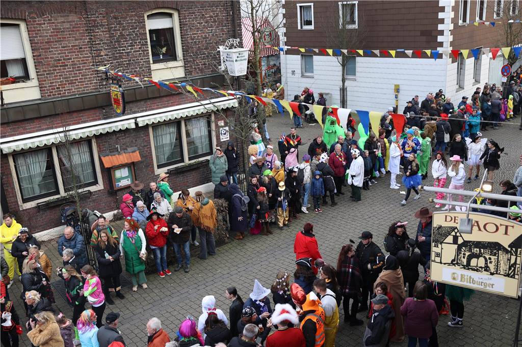 Karnevalsumzug durch Olfen 2024: Die schönsten Fotos von Nelkendienstag - Teil 1 Eindrücke vom Karnevalsumzug durch Olfen