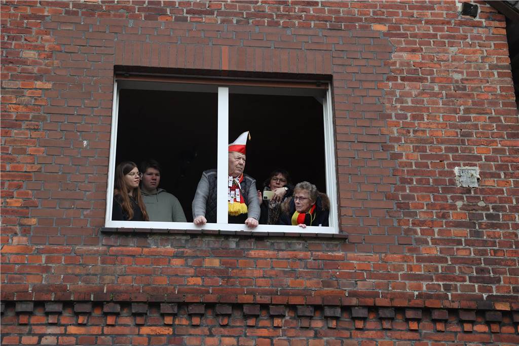 Karnevalsumzug durch Olfen 2024: Die schönsten Fotos von Nelkendienstag - Teil 1 Eindrücke vom Karnevalsumzug durch Olfen