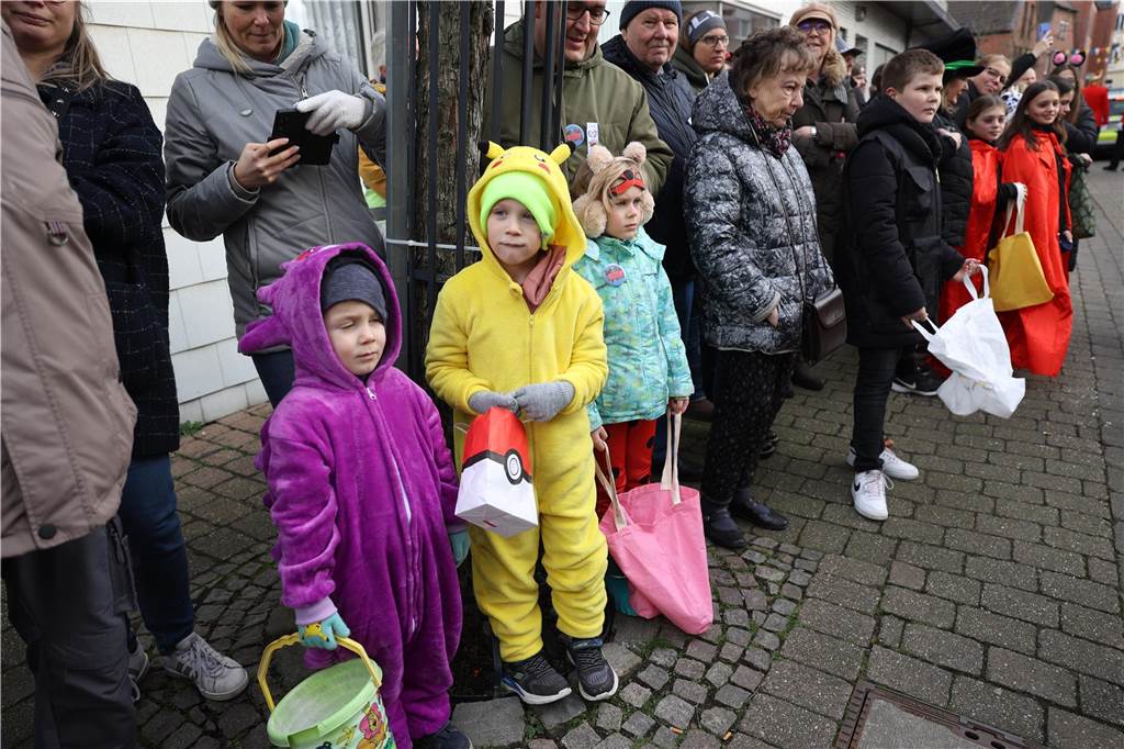 Karnevalsumzug durch Olfen 2024: Die schönsten Fotos von Nelkendienstag - Teil 1 Eindrücke vom Karnevalsumzug durch Olfen