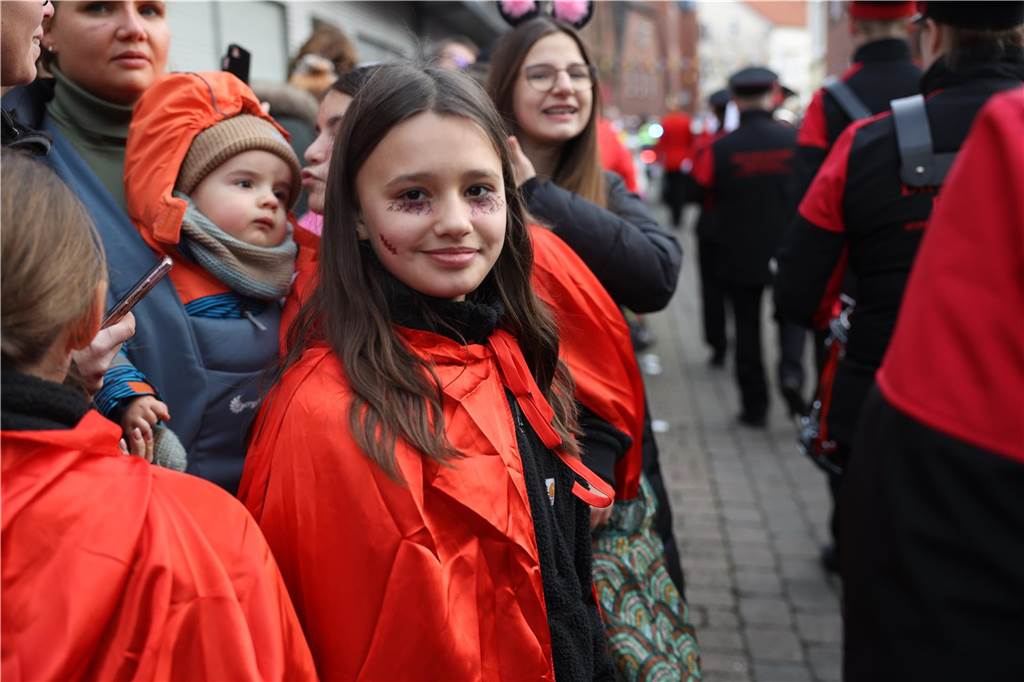 Karnevalsumzug durch Olfen 2024: Die schönsten Fotos von Nelkendienstag - Teil 1 Eindrücke vom Karnevalsumzug durch Olfen