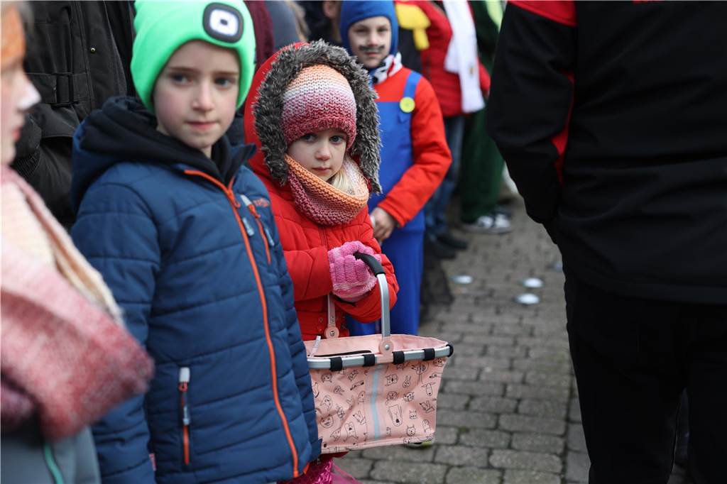 Karnevalsumzug durch Olfen 2024: Die schönsten Fotos von Nelkendienstag - Teil 1 Eindrücke vom Karnevalsumzug durch Olfen