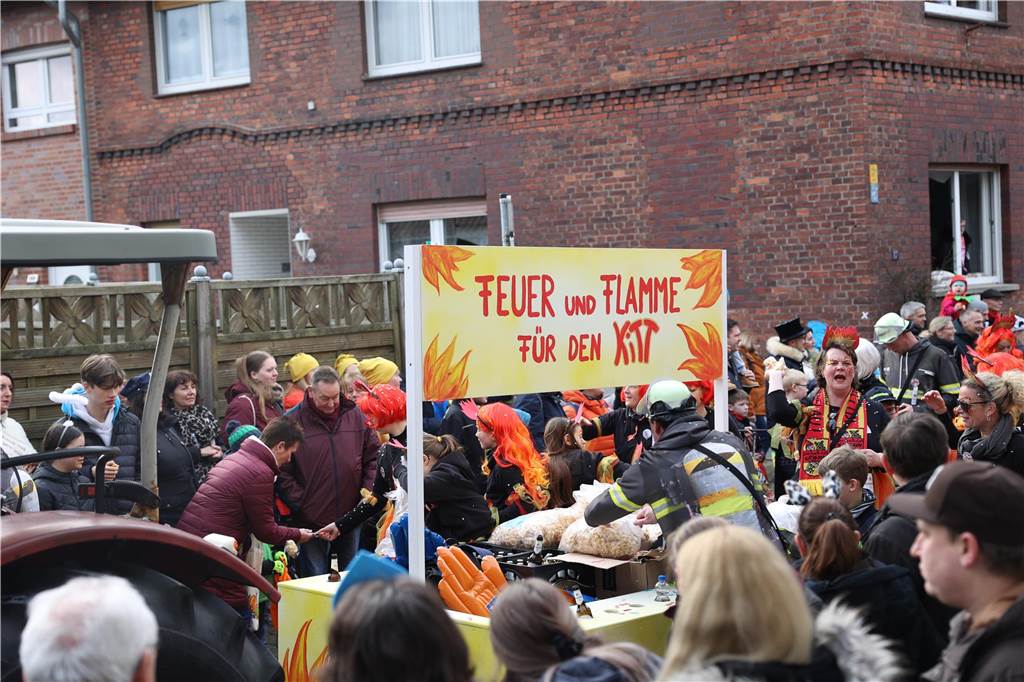 Karnevalsumzug durch Olfen 2024: Die schönsten Fotos von Nelkendienstag - Teil 1 Eindrücke vom Karnevalsumzug durch Olfen