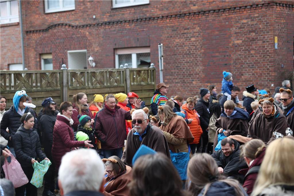 Karnevalsumzug durch Olfen 2024: Die schönsten Fotos von Nelkendienstag - Teil 1 Eindrücke vom Karnevalsumzug durch Olfen