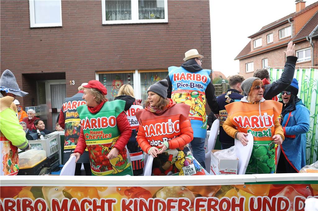Karnevalsumzug durch Olfen 2024: Die schönsten Fotos von Nelkendienstag - Teil 1 Eindrücke vom Karnevalsumzug durch Olfen