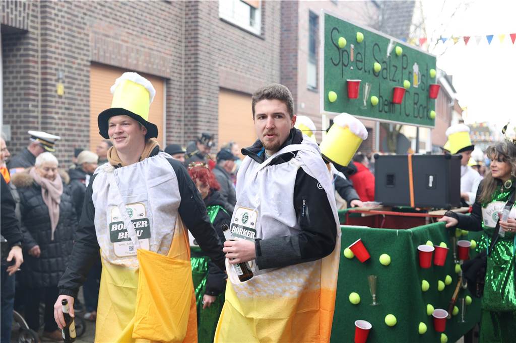 Karnevalsumzug durch Olfen 2024: Die schönsten Fotos von Nelkendienstag - Teil 1 Eindrücke vom Karnevalsumzug durch Olfen