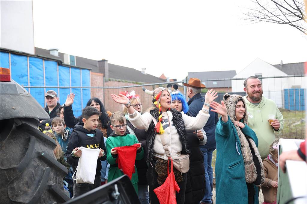 Karnevalsumzug durch Olfen 2024: Die schönsten Fotos von Nelkendienstag - Teil 1 Eindrücke vom Karnevalsumzug durch Olfen