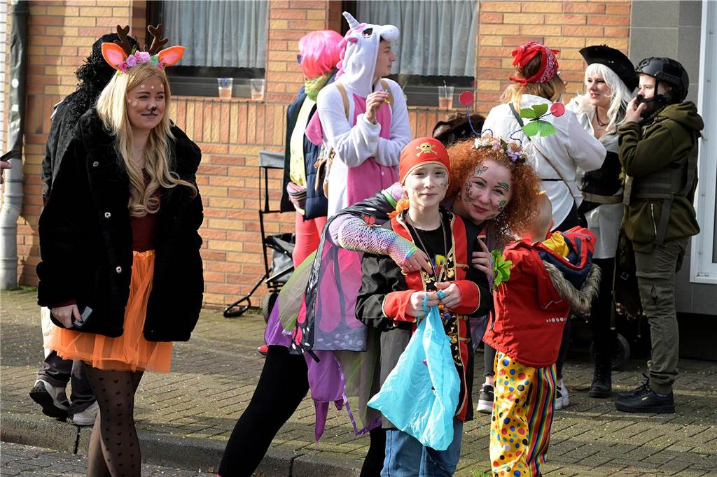 Lünen-Süd feiert Karneval: Über 100 Fotos vom einzigen Umzug der Stadt Eindrücke vom Karnevalsumzug in Lünen-Süd 2024