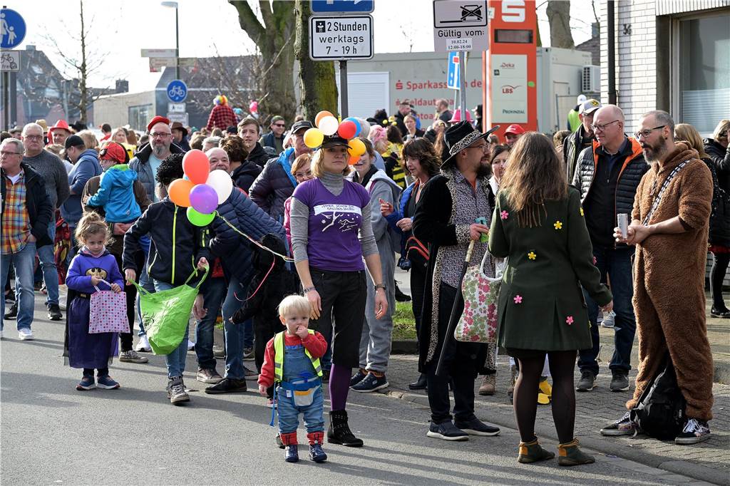Lünen-Süd feiert Karneval: Über 100 Fotos vom einzigen Umzug der Stadt Eindrücke vom Karnevalsumzug in Lünen-Süd 2024