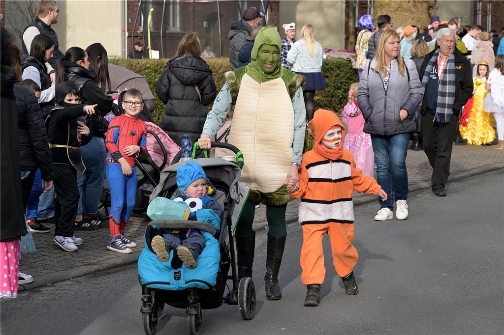 Lünen-Süd feiert Karneval: Über 100 Fotos vom einzigen Umzug der Stadt Eindrücke vom Karnevalsumzug in Lünen-Süd 2024