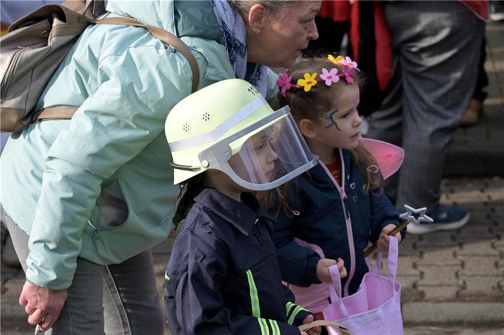 Lünen-Süd feiert Karneval: Über 100 Fotos vom einzigen Umzug der Stadt Eindrücke vom Karnevalsumzug in Lünen-Süd 2024