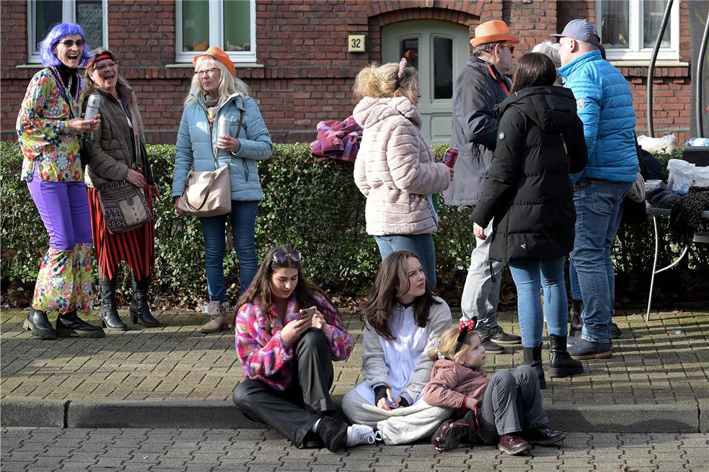Lünen-Süd feiert Karneval: Über 100 Fotos vom einzigen Umzug der Stadt Eindrücke vom Karnevalsumzug in Lünen-Süd 2024