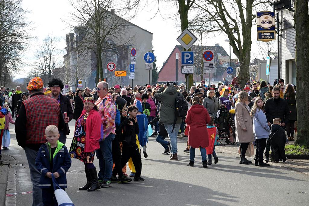 Lünen-Süd feiert Karneval: Über 100 Fotos vom einzigen Umzug der Stadt Eindrücke vom Karnevalsumzug in Lünen-Süd 2024
