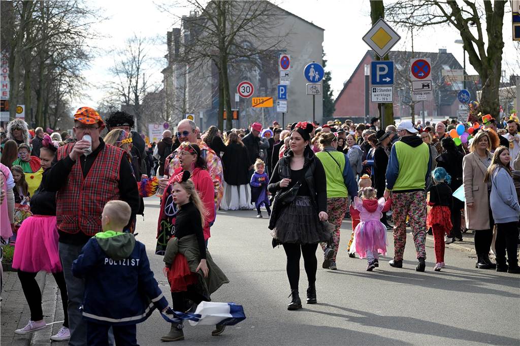 Lünen-Süd feiert Karneval: Über 100 Fotos vom einzigen Umzug der Stadt Eindrücke vom Karnevalsumzug in Lünen-Süd 2024