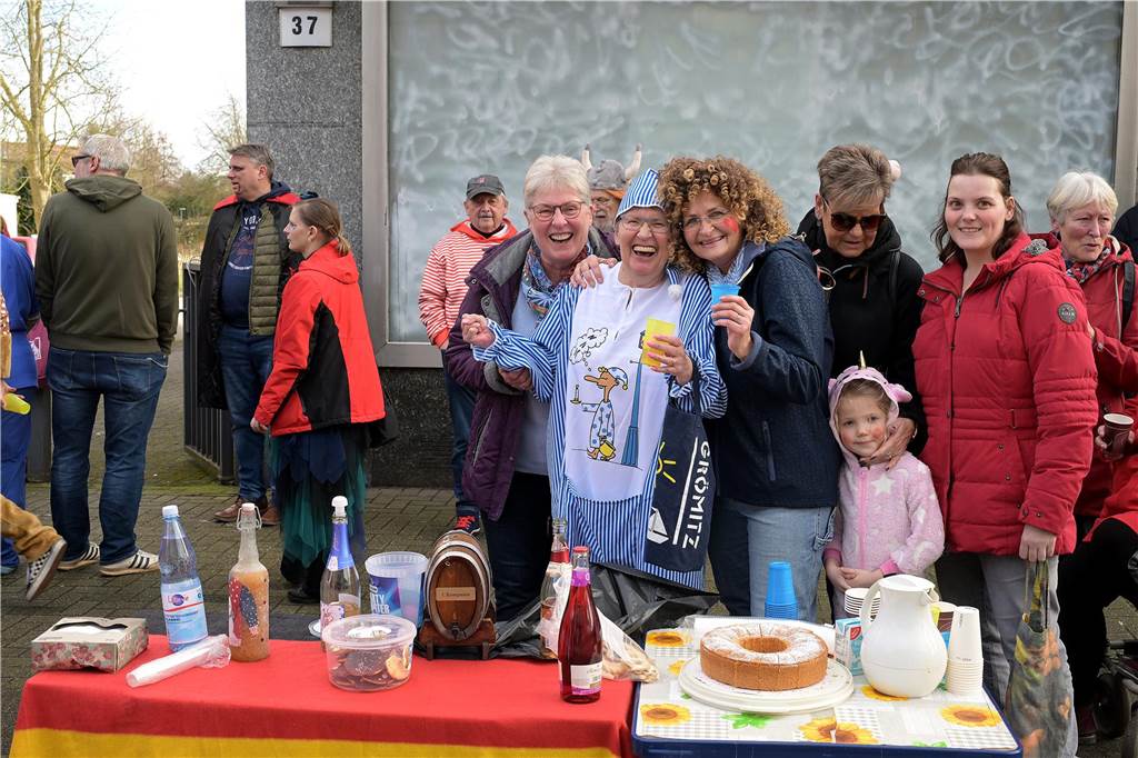 Lünen-Süd feiert Karneval: Über 100 Fotos vom einzigen Umzug der Stadt Eindrücke vom Karnevalsumzug in Lünen-Süd 2024