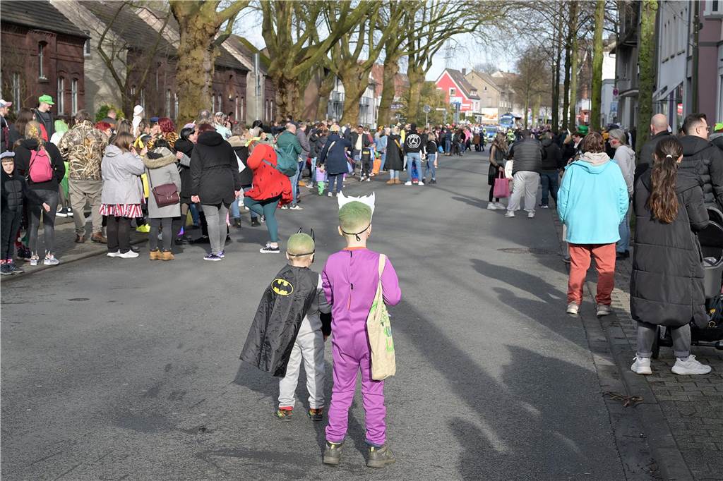 Lünen-Süd feiert Karneval: Über 100 Fotos vom einzigen Umzug der Stadt Eindrücke vom Karnevalsumzug in Lünen-Süd 2024