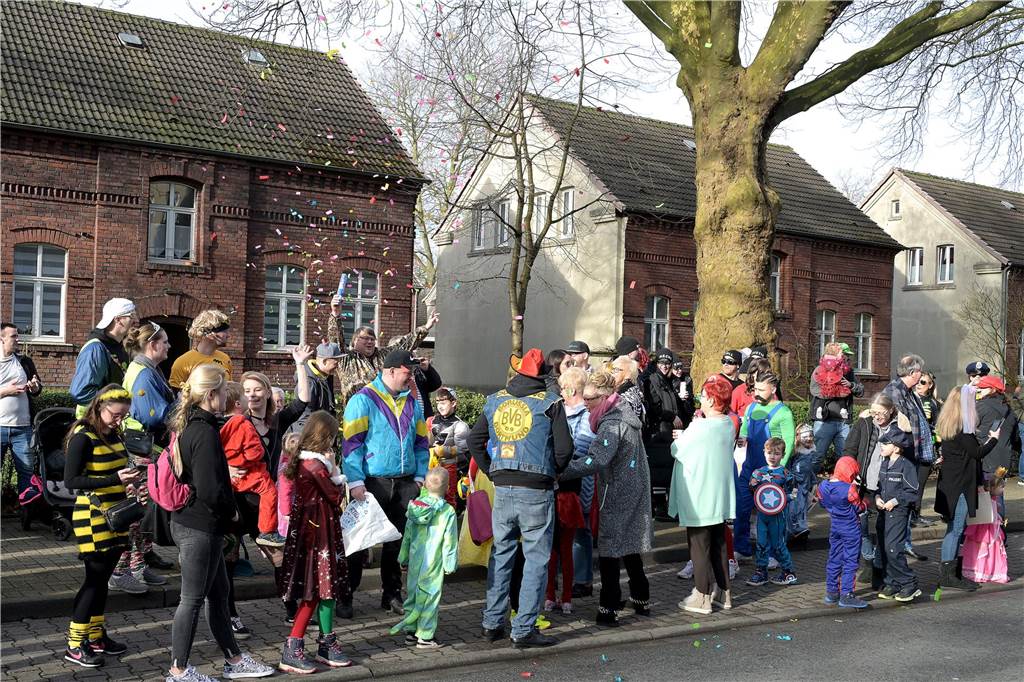Lünen-Süd feiert Karneval: Über 100 Fotos vom einzigen Umzug der Stadt Eindrücke vom Karnevalsumzug in Lünen-Süd 2024