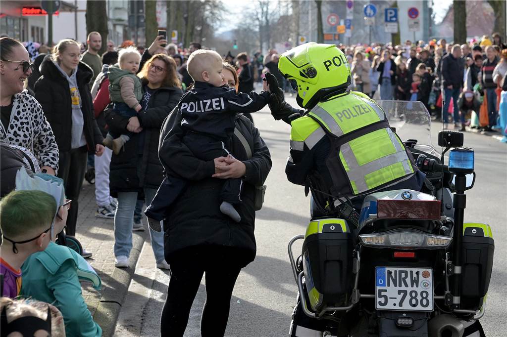 Lünen-Süd feiert Karneval: Über 100 Fotos vom einzigen Umzug der Stadt Eindrücke vom Karnevalsumzug in Lünen-Süd 2024