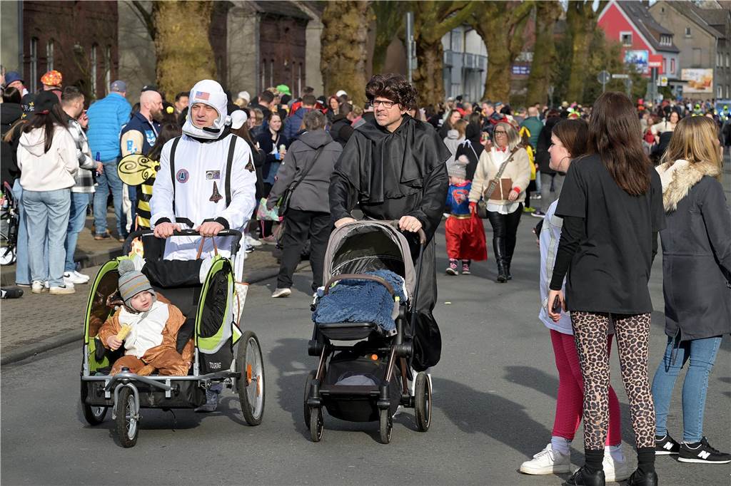 Lünen-Süd feiert Karneval: Über 100 Fotos vom einzigen Umzug der Stadt Eindrücke vom Karnevalsumzug in Lünen-Süd 2024